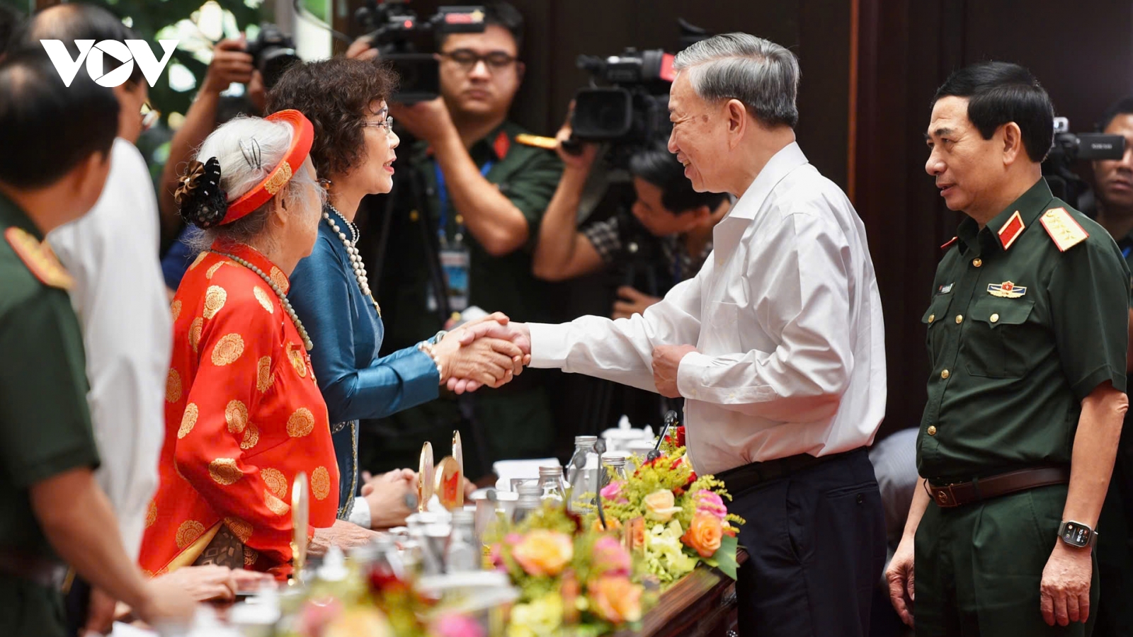 Tổng Bí thư Tô Lâm gặp mặt đại biểu có công với cách mạng